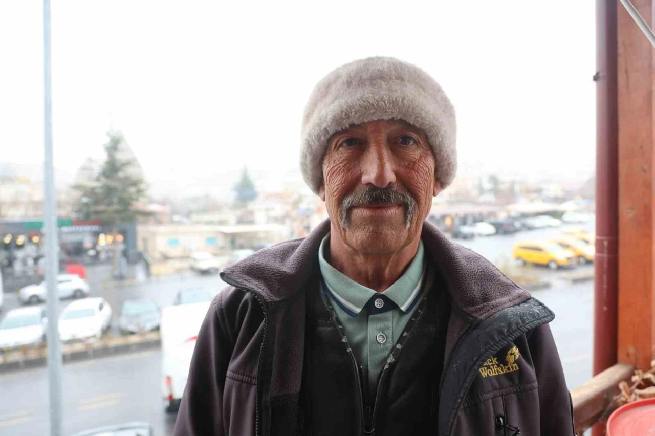 9 dil biliyor, g&ouml;ren şaşırıyor
