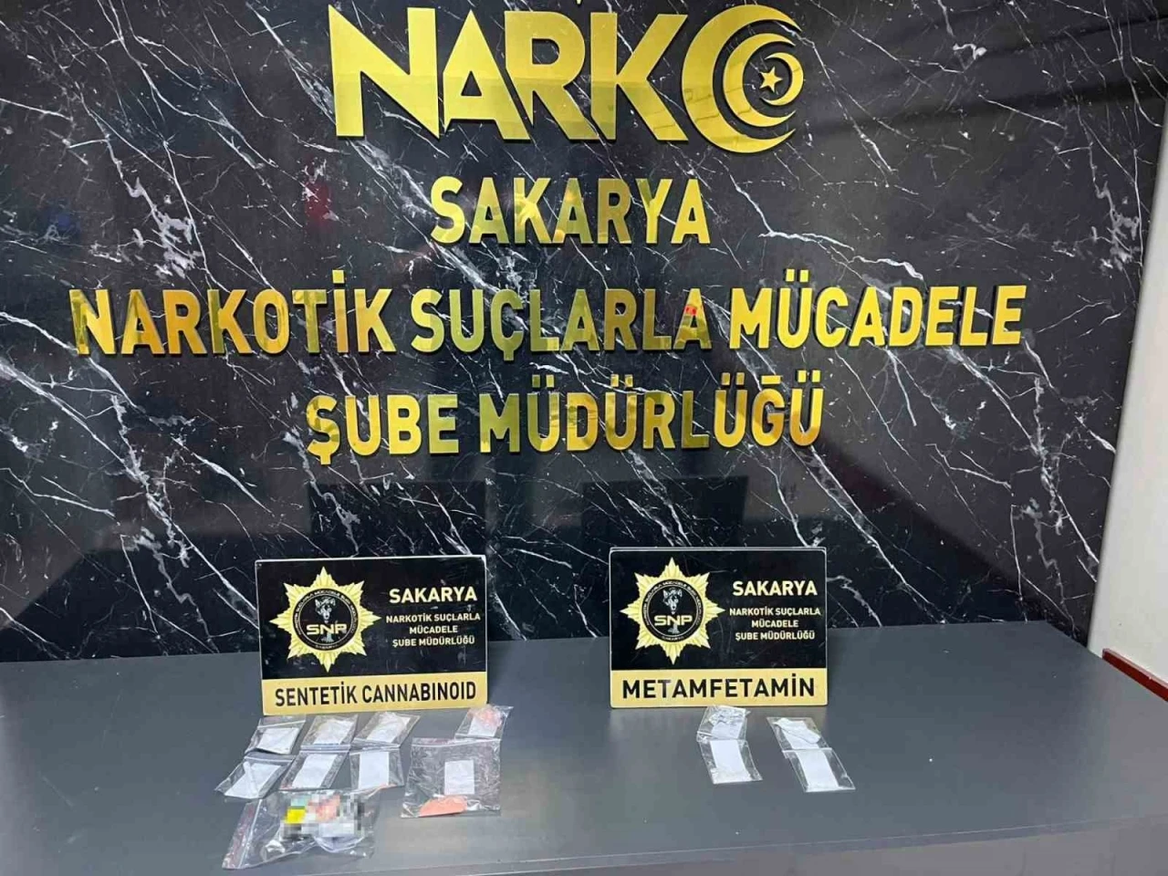 9 kilo bonzai &uuml;retilebilecek ham madde ele ge&ccedil;irildi: 5 g&ouml;zaltı
