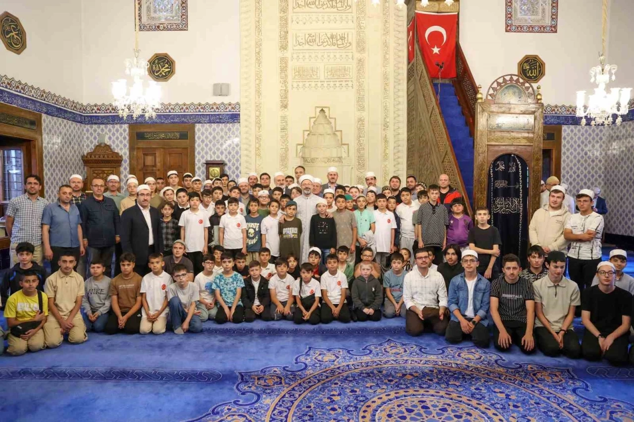 90 bin camide şehitler için dua edildi
