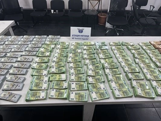 900 bin euro ve 500 bin doları Bulgar gümrüğüne yakalattı
