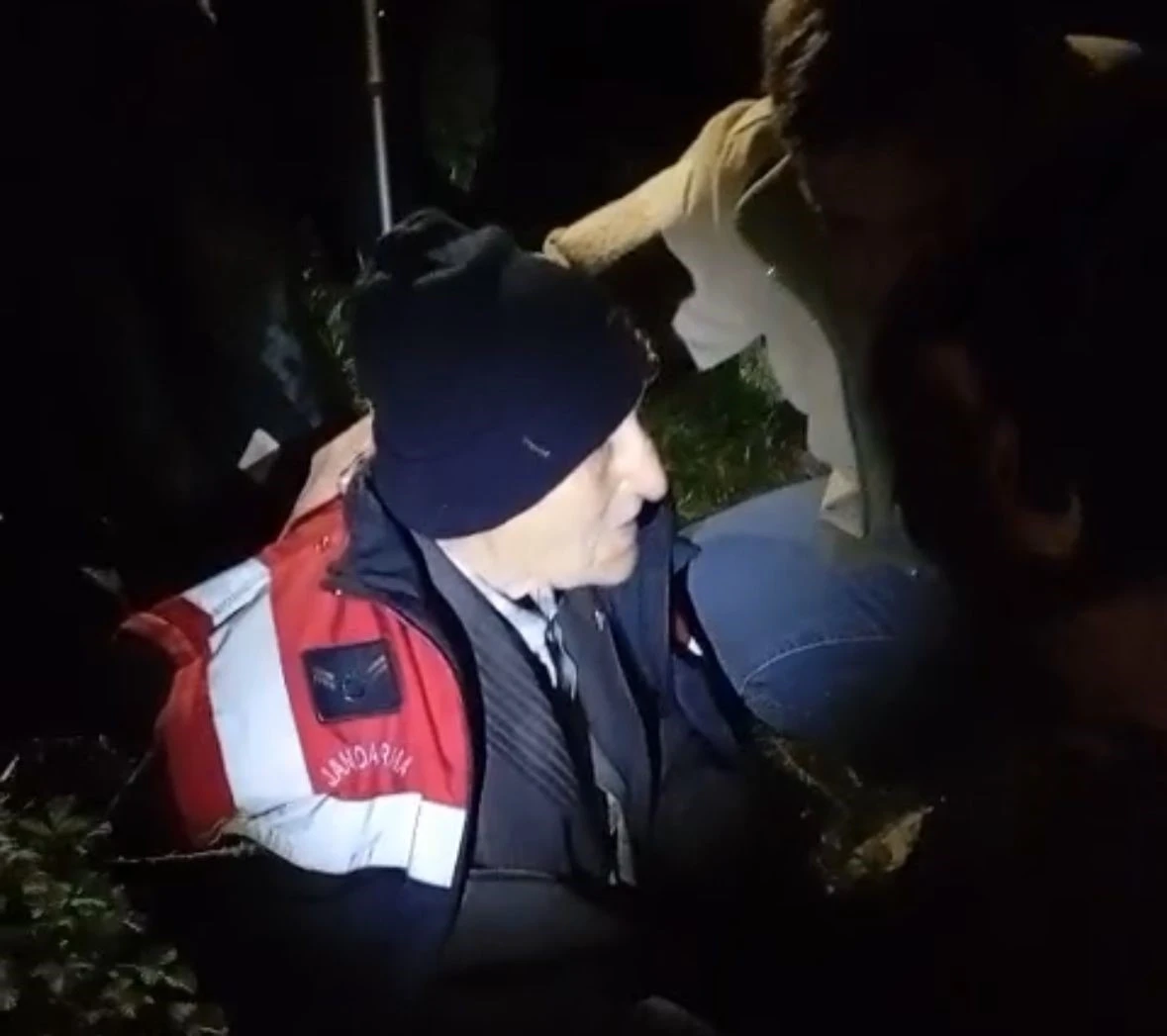92 yaşındaki kayıp adam, 15 saat sonra ormanda bulundu
