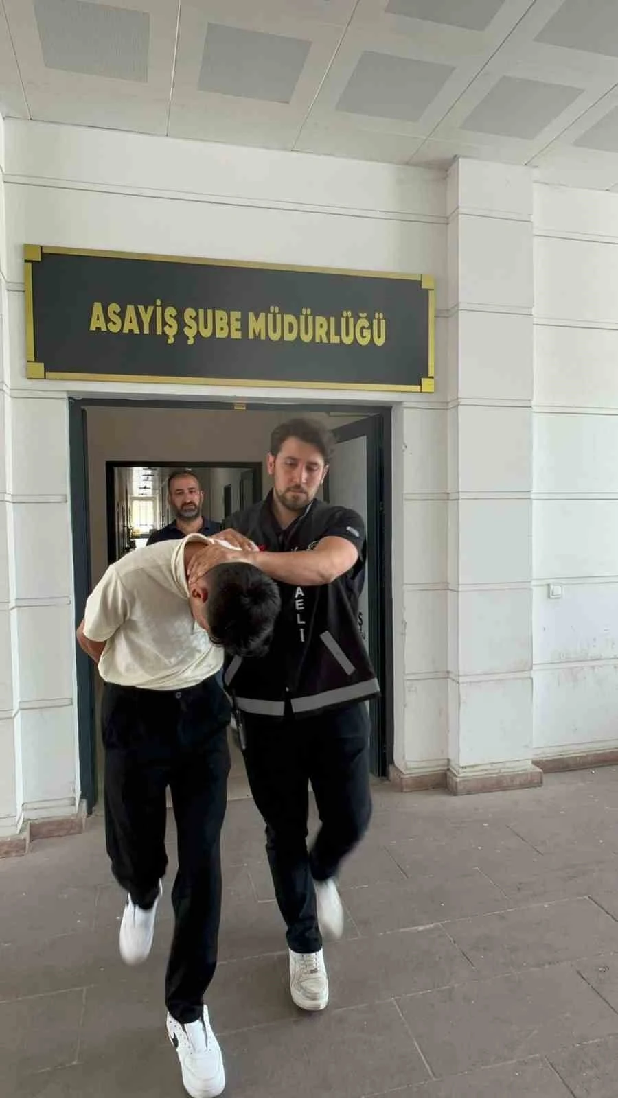 950 bin TL’lik vurgun yapan sahte polis yakalandı
