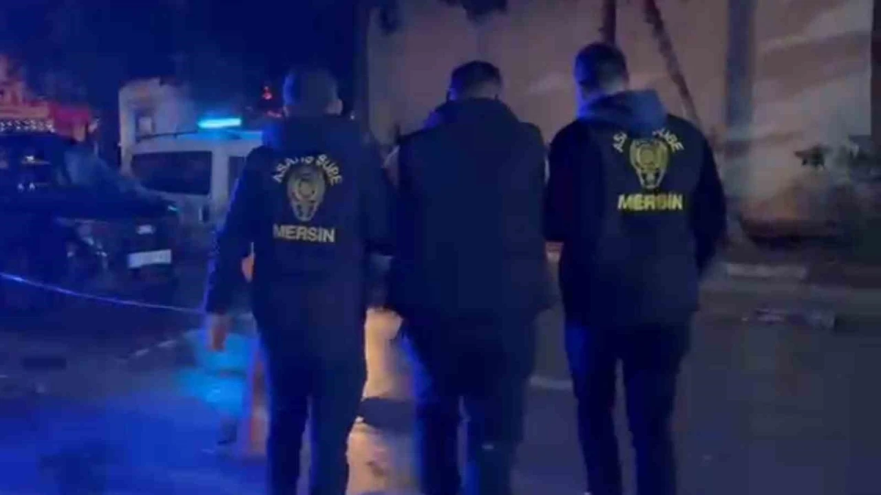 99 yıl kesinleşmiş hapis cezasıyla aranan şahıs Mersin&rsquo;de yakalandı
