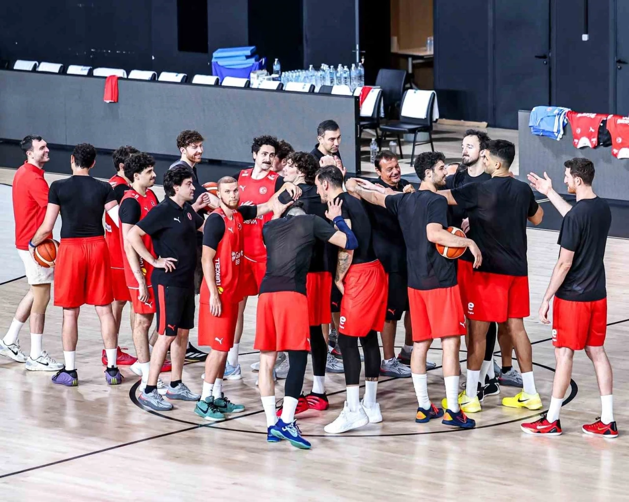 A Milli Erkek Basketbol Takımı, hazırlıklarını Antalya&rsquo;da s&uuml;rd&uuml;recek
