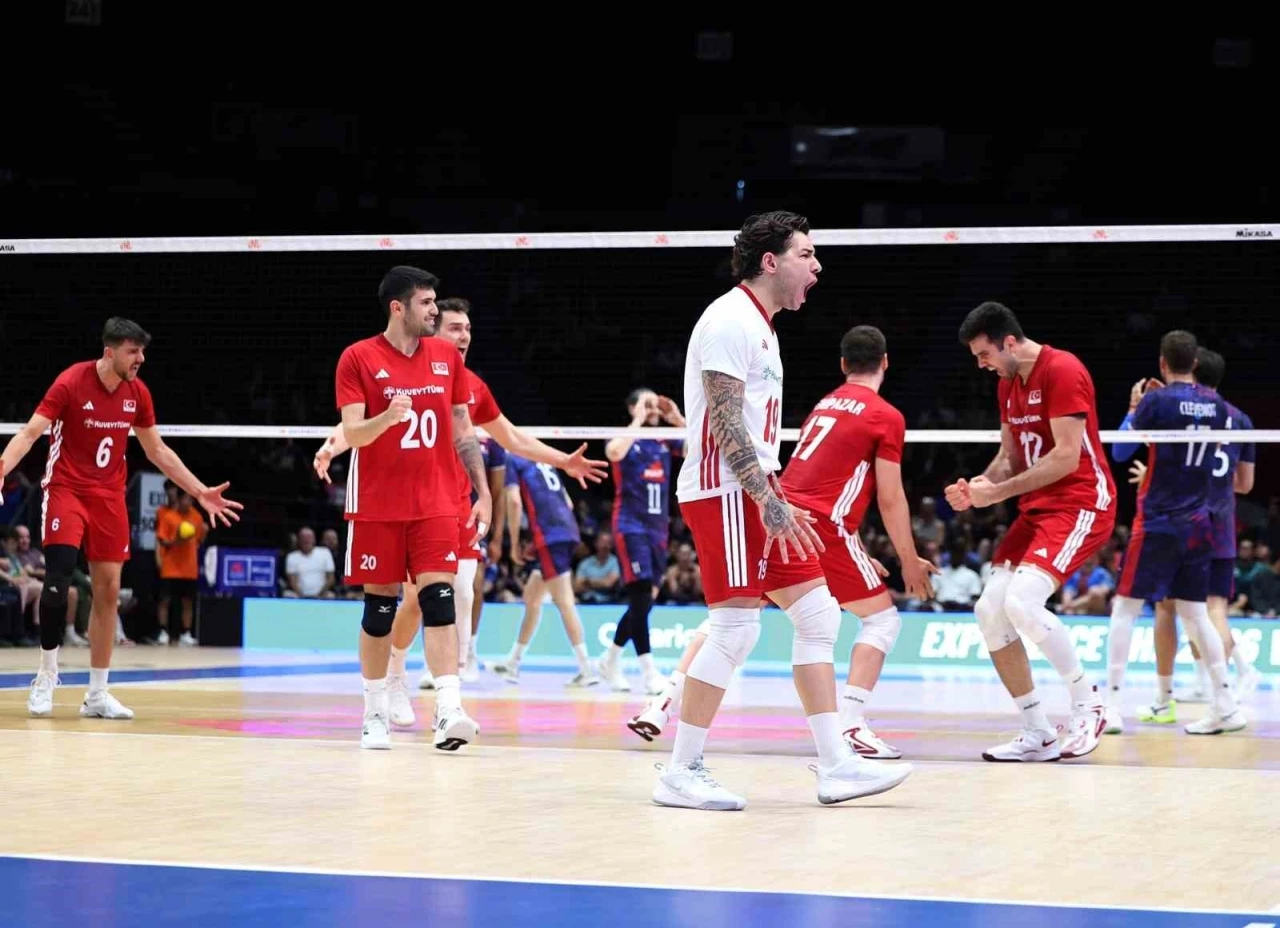 A Milli Erkek Voleybol Takımı, Fransa&rsquo;yı 3-0 mağlup etti
