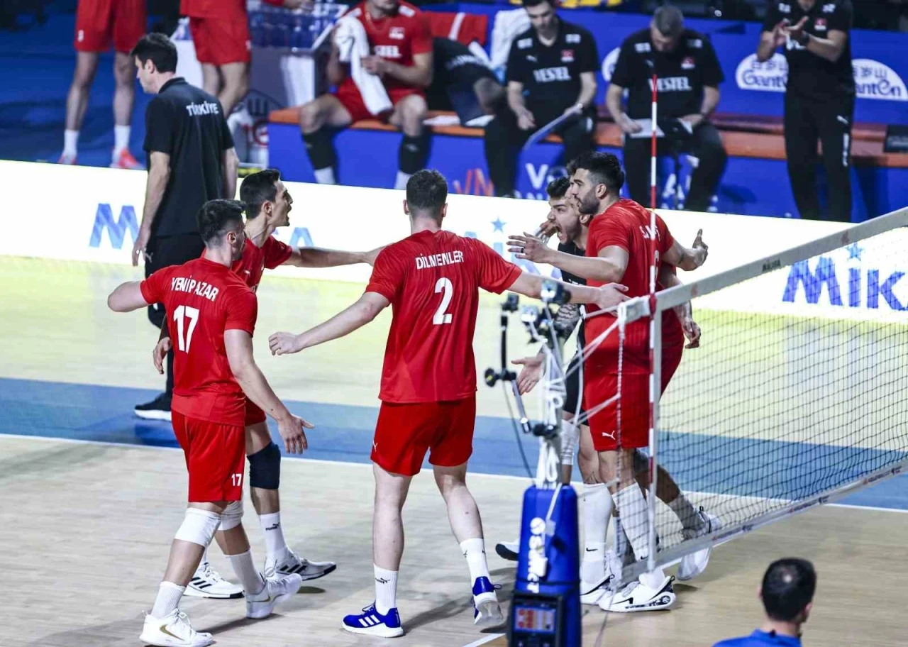 A Milli Erkek Voleybol Takımı, Ukrayna’ya 3-0 mağlup oldu
