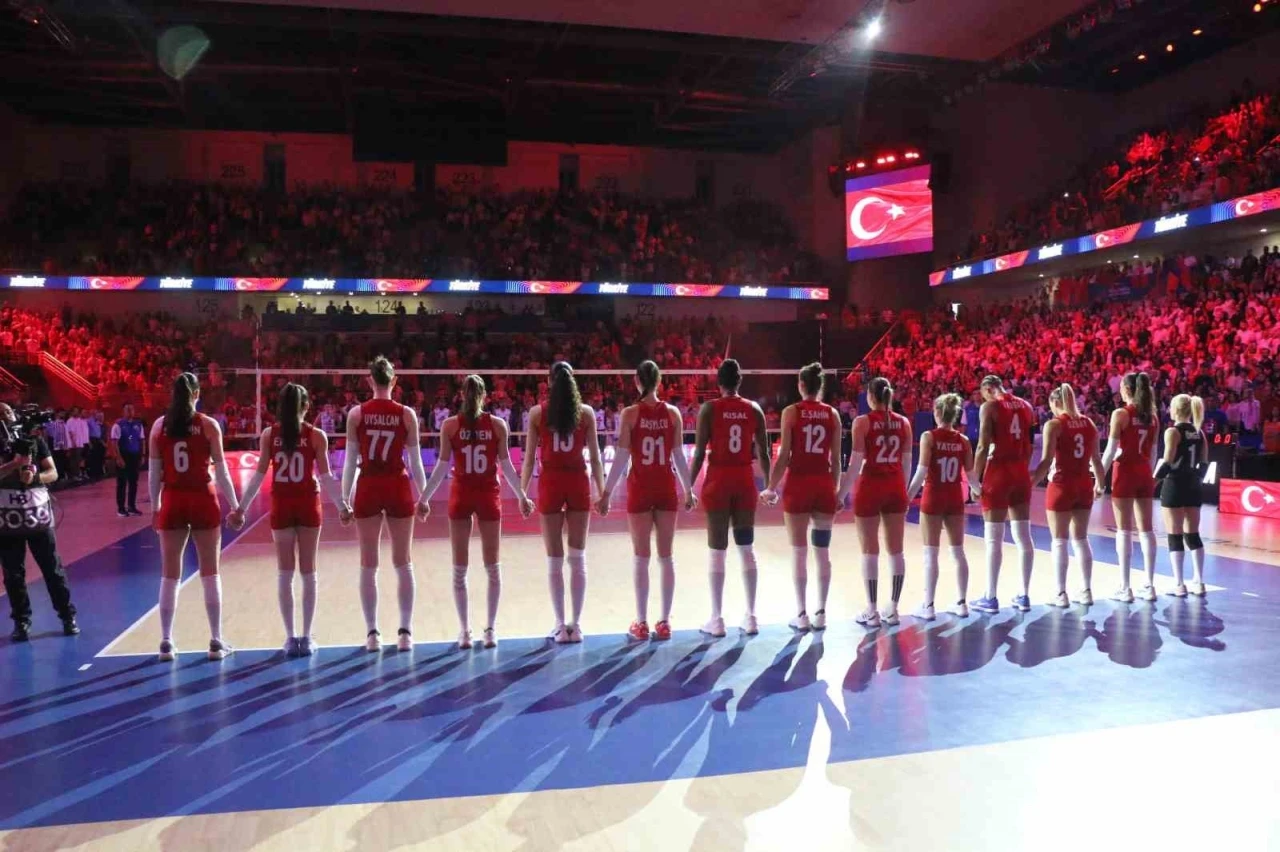 A Milli Kadın Voleybol Takımı, Fransa&rsquo;yı 3-0 mağlup etti
