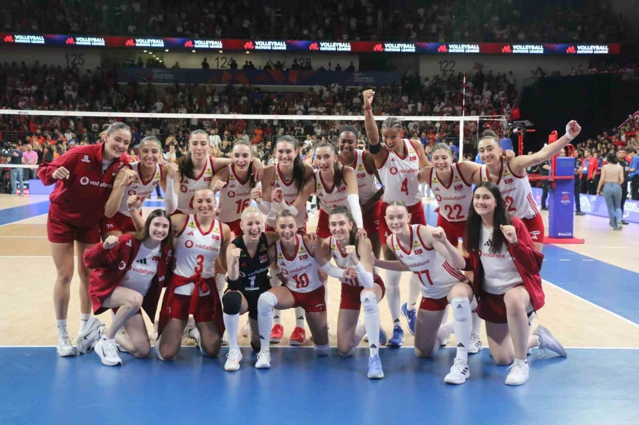 A Milli Kadın Voleybol Takımı&rsquo;nın, VNL 3. hafta kadrosu belli oldu
