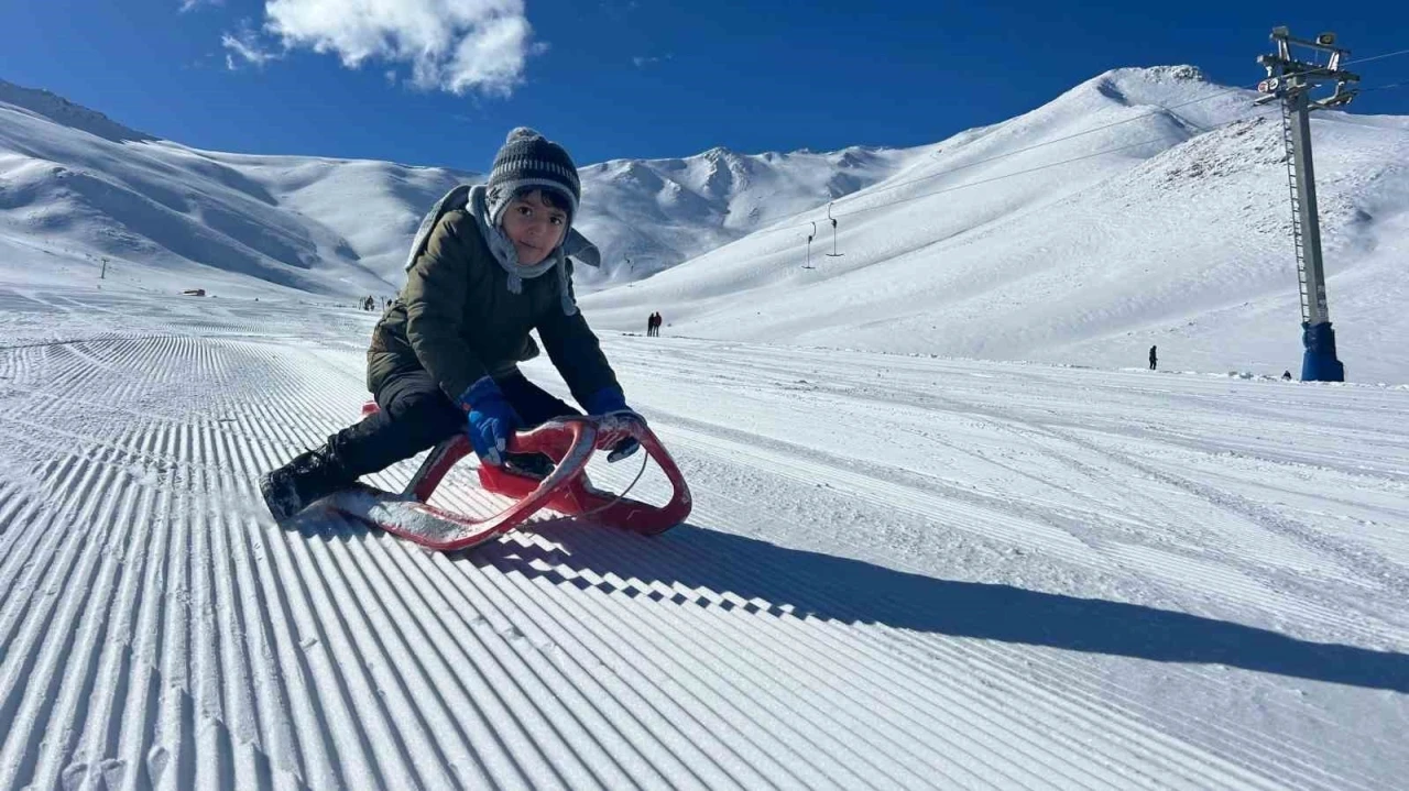 Abalı Kayak Merkezi yarıyıl tatilinde &ccedil;ocuklarla şenlendi
