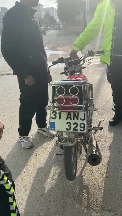 Abartı egzoz 12 bin TL&rsquo;ye patladı
