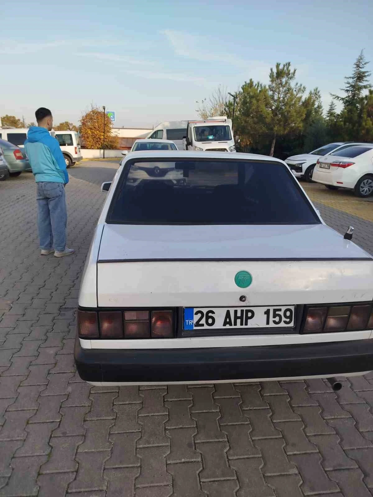 Abartılı egzoza sahip otomobil trafikten men edildi, sürücüye ceza yazıldı
