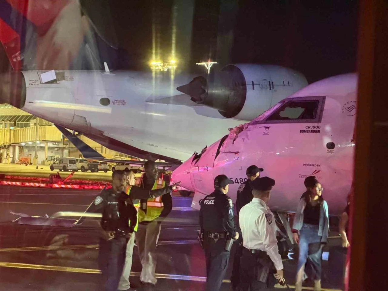 ABD’de LaGuardia Havalimanı’nda taksi sırasında iki yolcu uçağı çarpıştı: 2 yaralı
