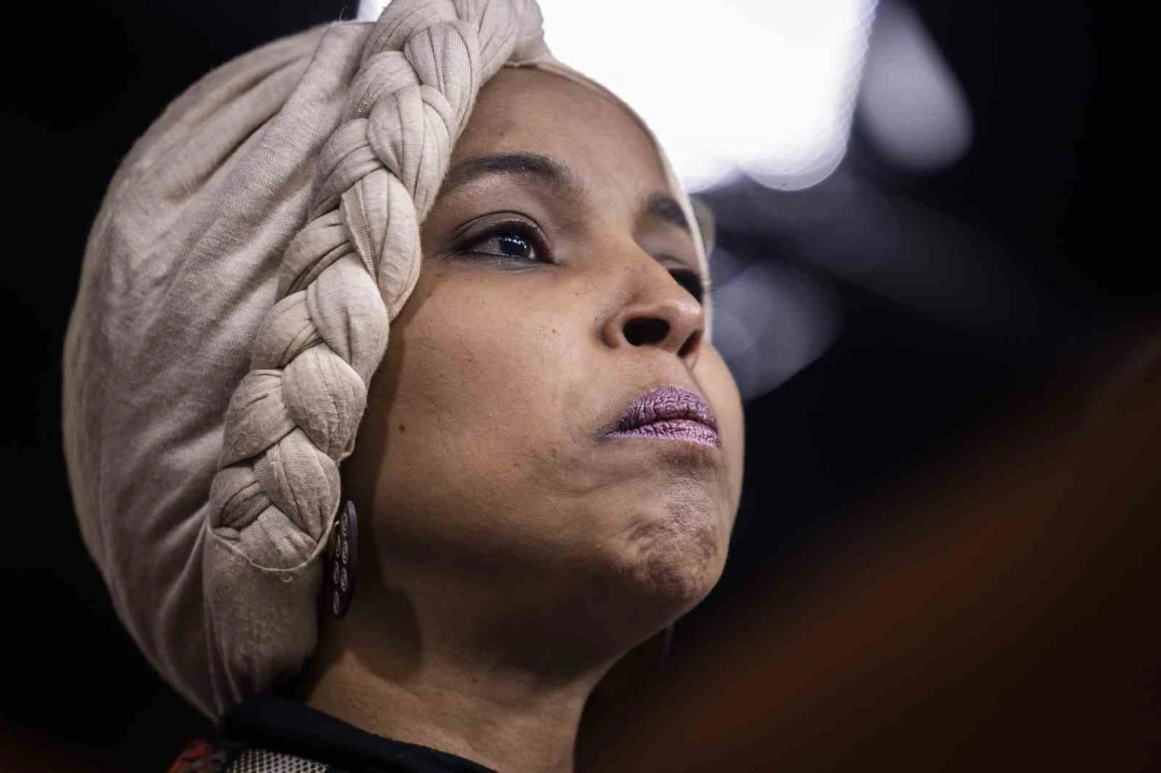 ABD&rsquo;nin ilk M&uuml;sl&uuml;man kadın kongre &uuml;yelerinden Omar&rsquo;a saldırı