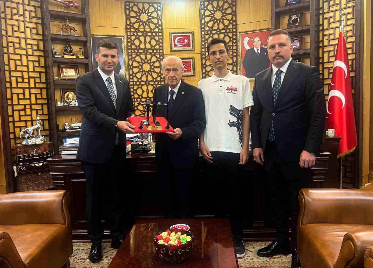 ABD yolundaki ‘TÜRKHAN’ MHP Lideri Bahçeli’ye hediye edildi
