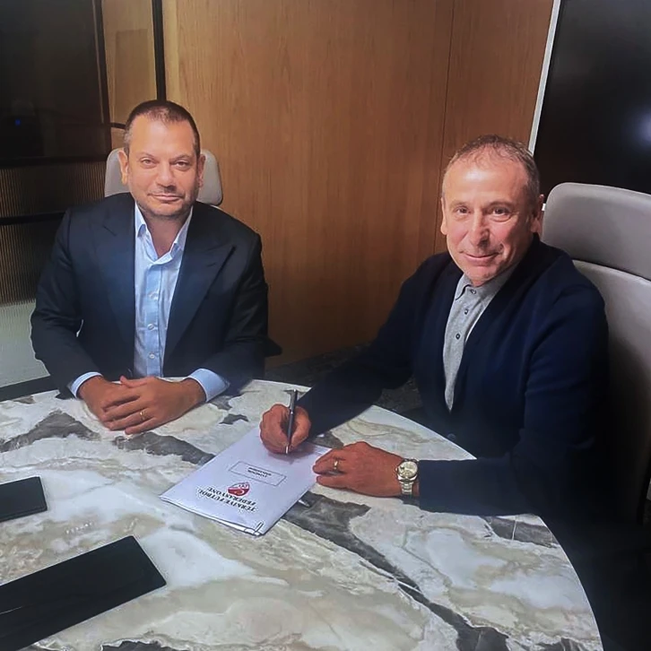 Abdullah Avcı, boş s&ouml;zleşmeyi imzaladı
