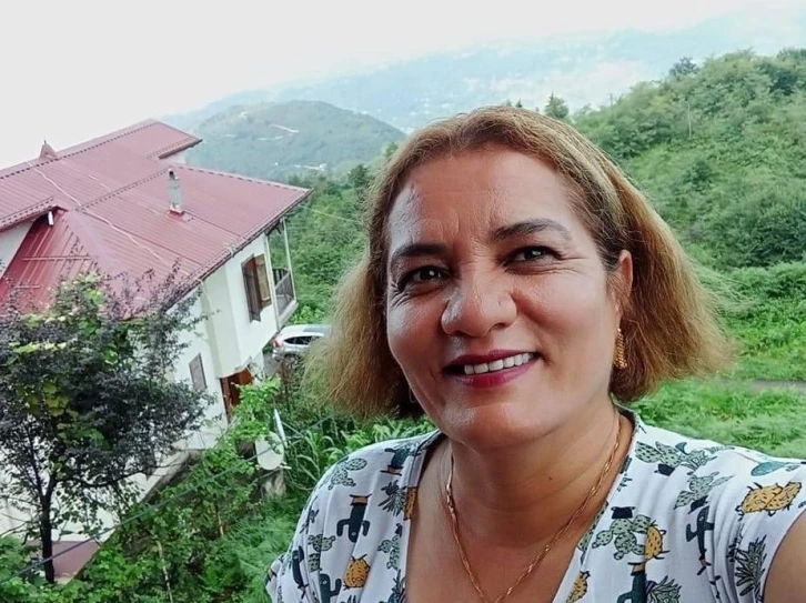 Ablasını &ouml;ld&uuml;r&uuml;p intihar etti
