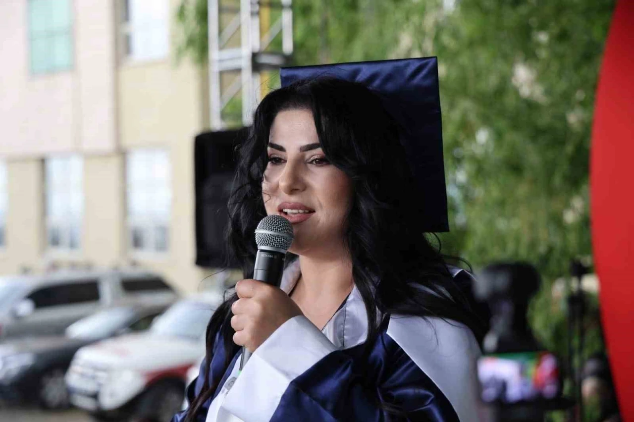A&ccedil;ık lise mezuniyetinden &uuml;niversite birinciliğine: Emine G&uuml;neş&rsquo;in azim ve başarı hikayesi
