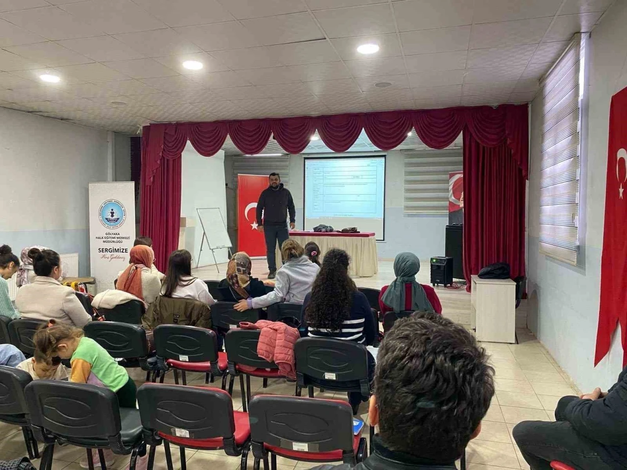 A&ccedil;ık u&ccedil;lu madde yazma G&ouml;lyaka&rsquo;da anlatıldı
