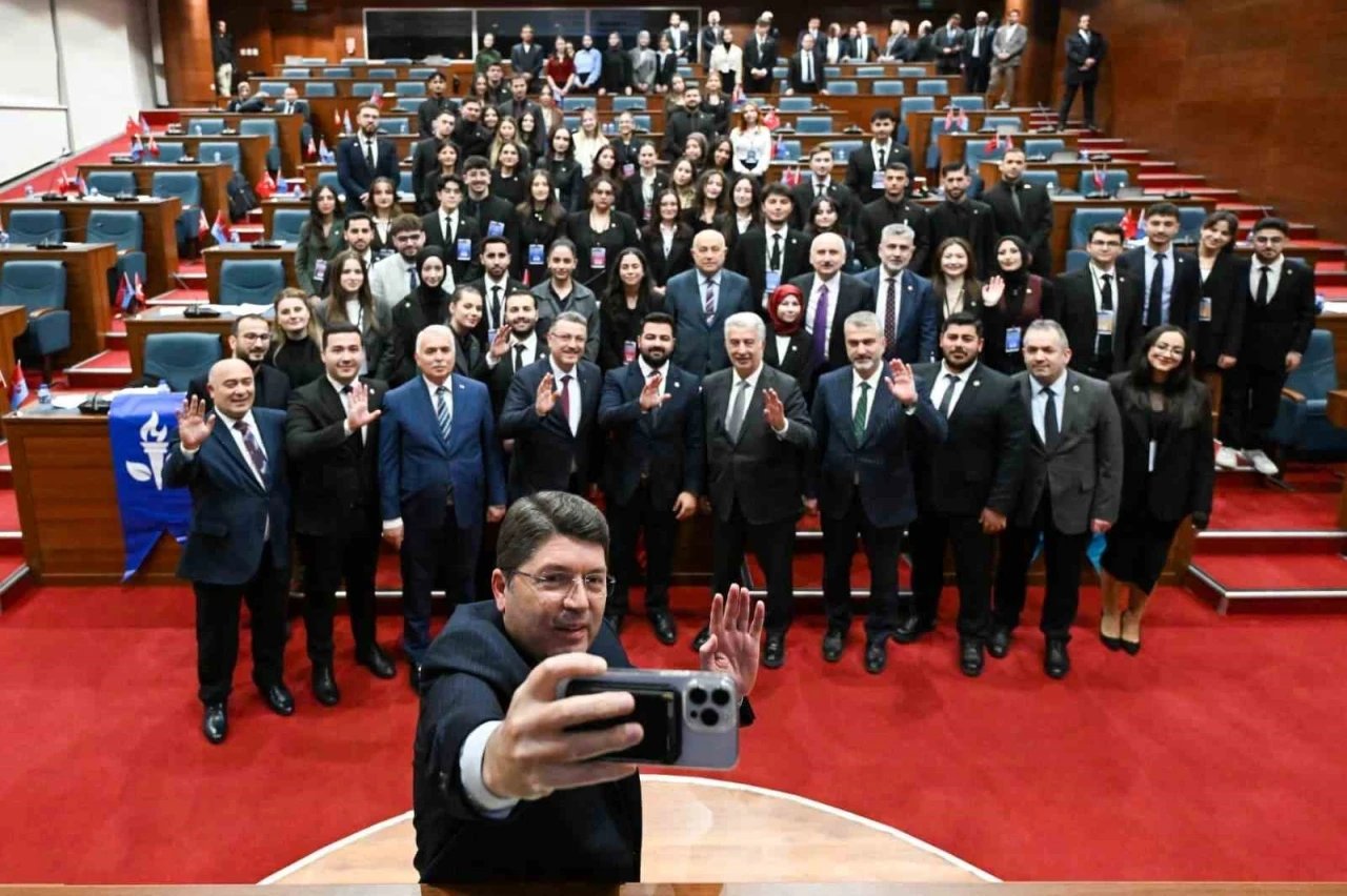 Adalet Bakanı Tunç Hukuk Fakültesi öğrencileri ile buluştu
