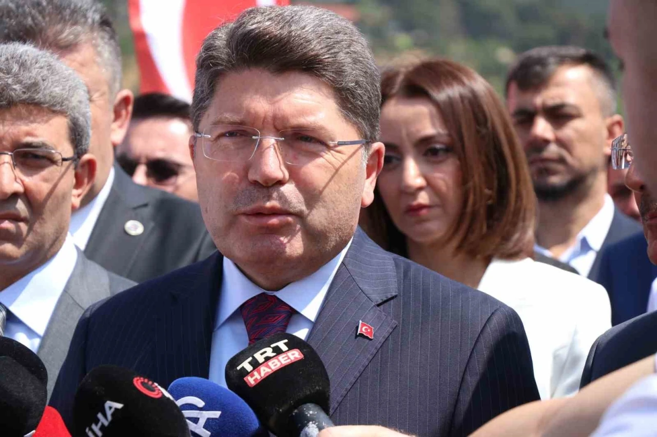 Adalet Bakanı Tunç, Özgür Özel’e &quot;Belgeleri niye bekletiyorsun elinde? Varsa belgeleri&quot;
