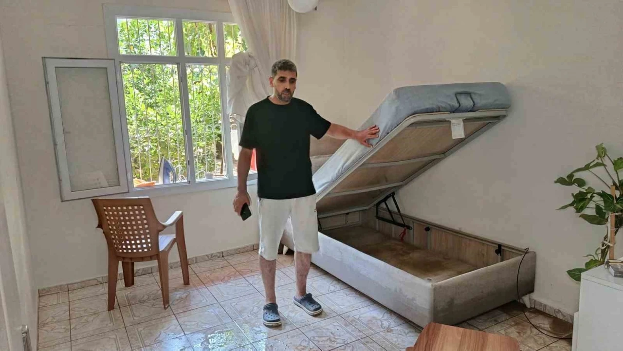 Adana ASKİ’nin içme suyu hattı patladı: Mahalle göle döndü, birçok ev zarar gördü
