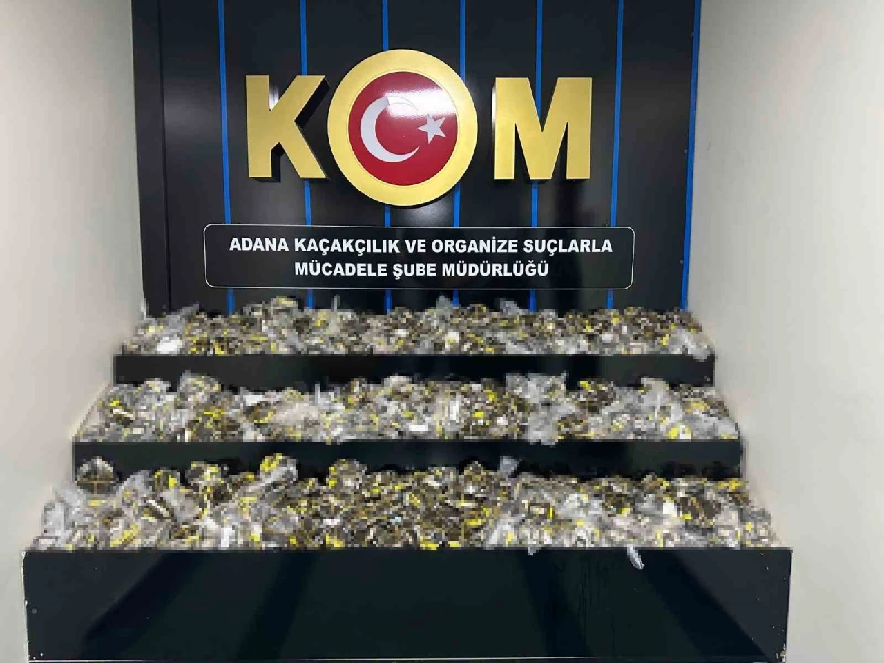 Adana’da 1 tondan fazla tütün, binlere sahte bandrol ele geçirildi
