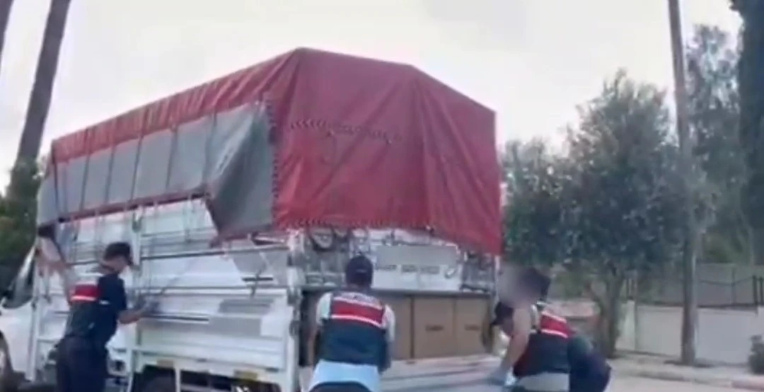 Adana’da 2 milyon 400 bin kaçak makaron ele geçirildi
