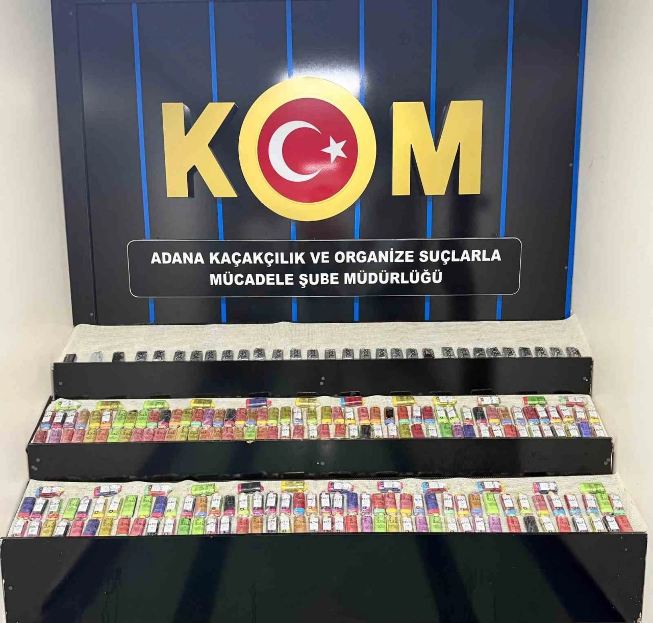 Adana’da 3 milyon TL değerinde kaçakçılık operasyonu: Telefonlar, sigaralar ele geçirildi
