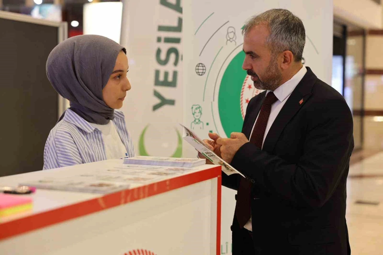 Adana’da  ’Ailemle Güçlüyüm’ standı açıldı