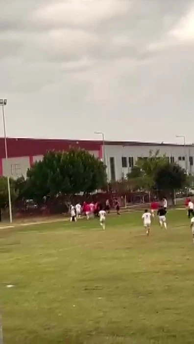 Adana’da amatör maçta saha karıştı
