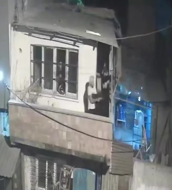 Adana’da balkondan balkona silahlı çatışma: 4 gözaltı
