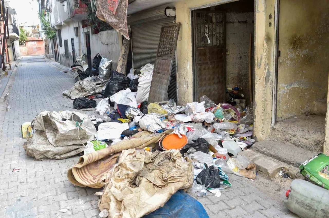 Adana&rsquo;da &ccedil;&ouml;p ev temizlendi
