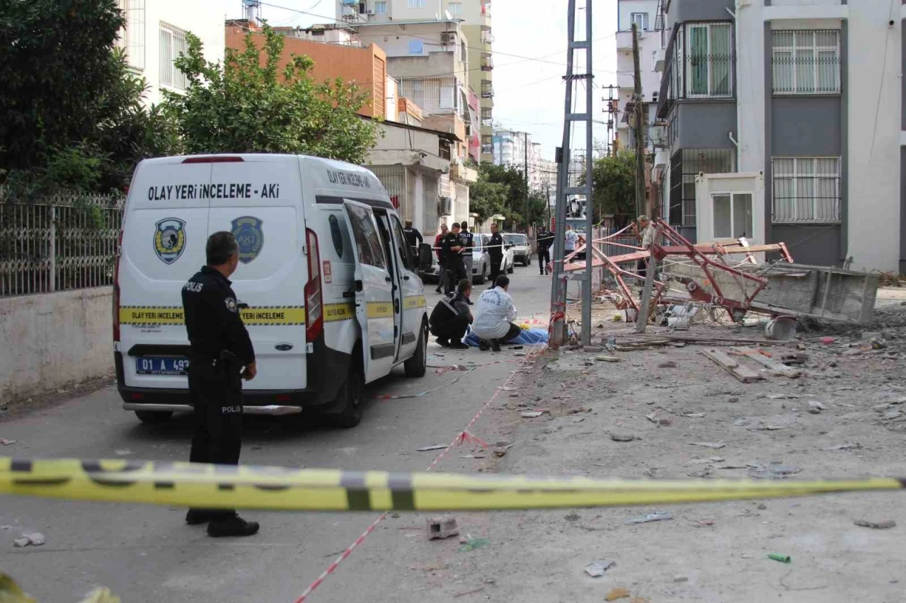 Adana’da demir iskele zemine çakıldı: 1 ölü, 1 yaralı
