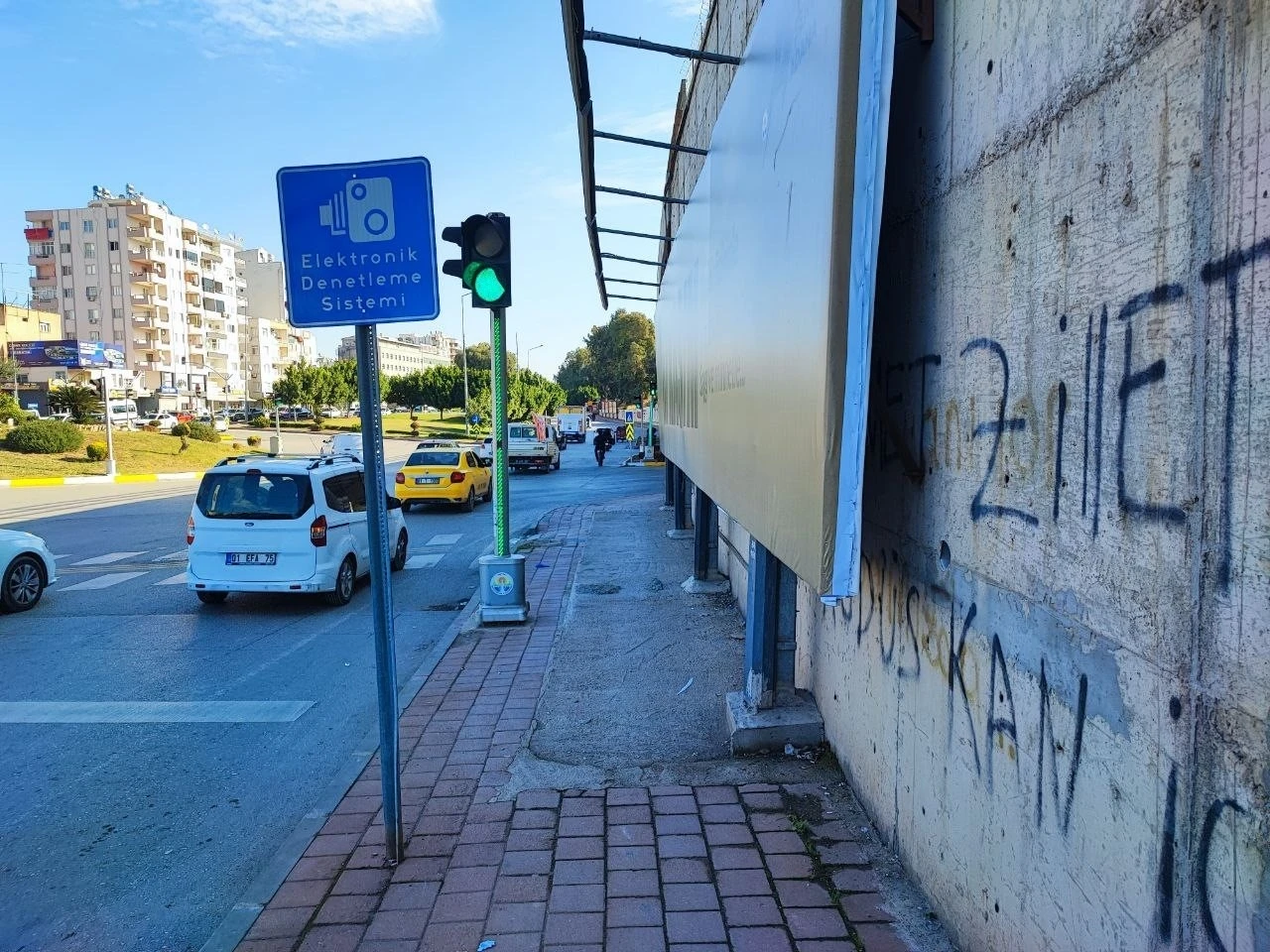 Adana’da engelli rampasına engel
