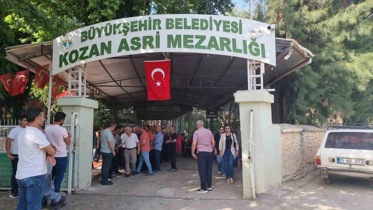 Adana’da eski eşi tarafından öldürülen kadın son yolculuğuna uğurlandı
