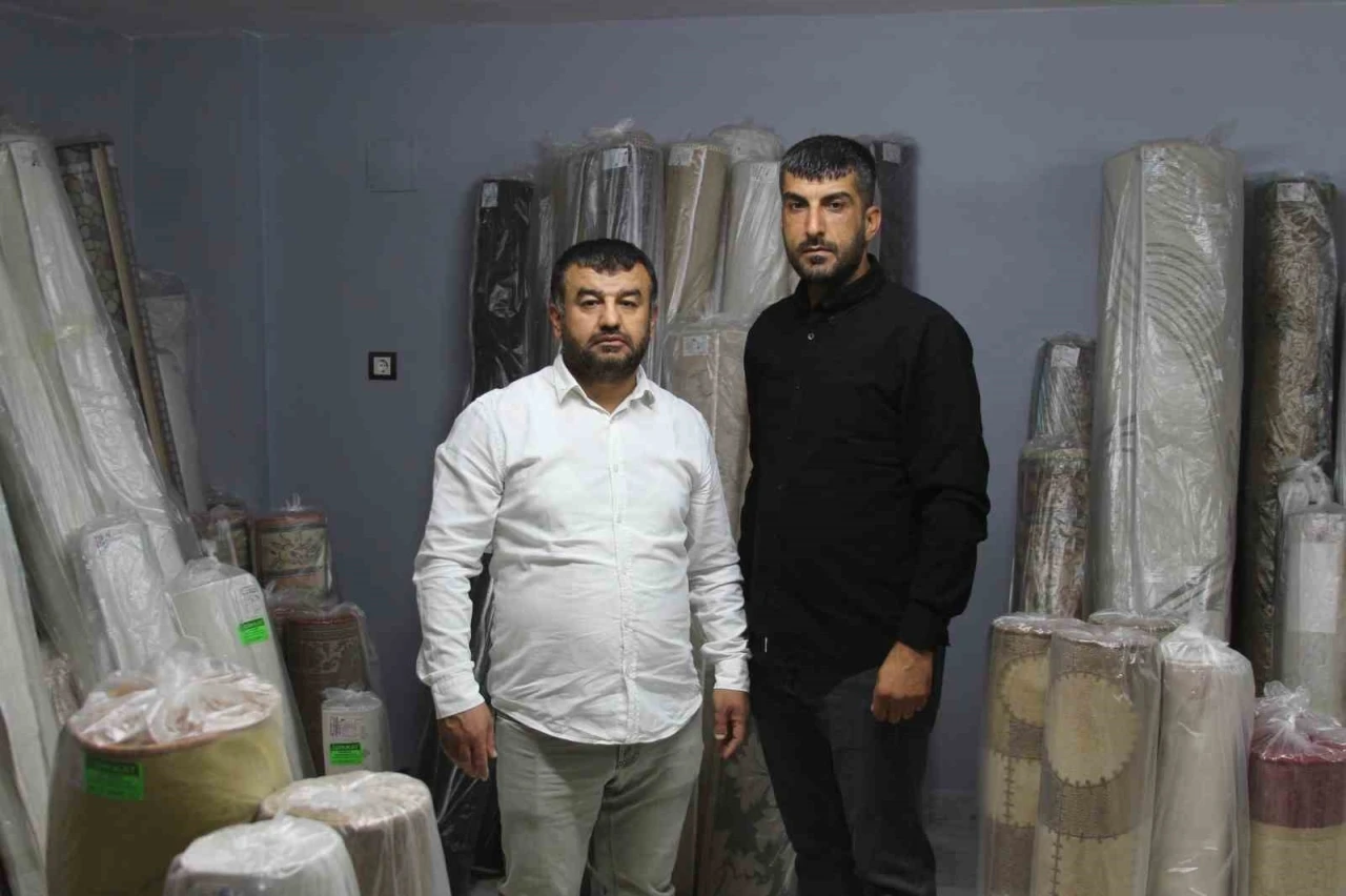 Adana’da halıdan servet çıktı: Dürüst çalışandan örnek davranış
