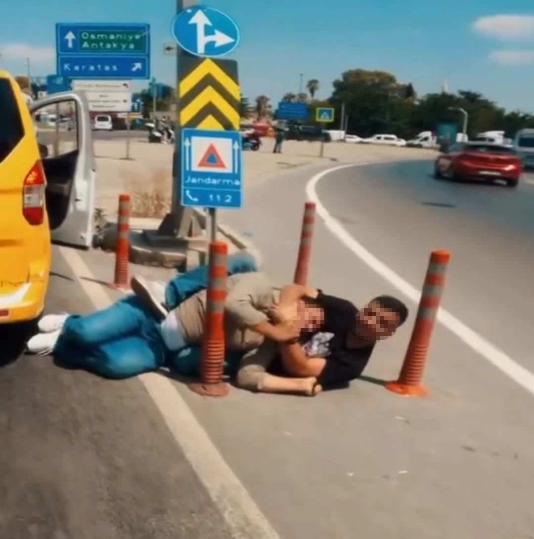 Adana’da ilginç kavga kamerada
