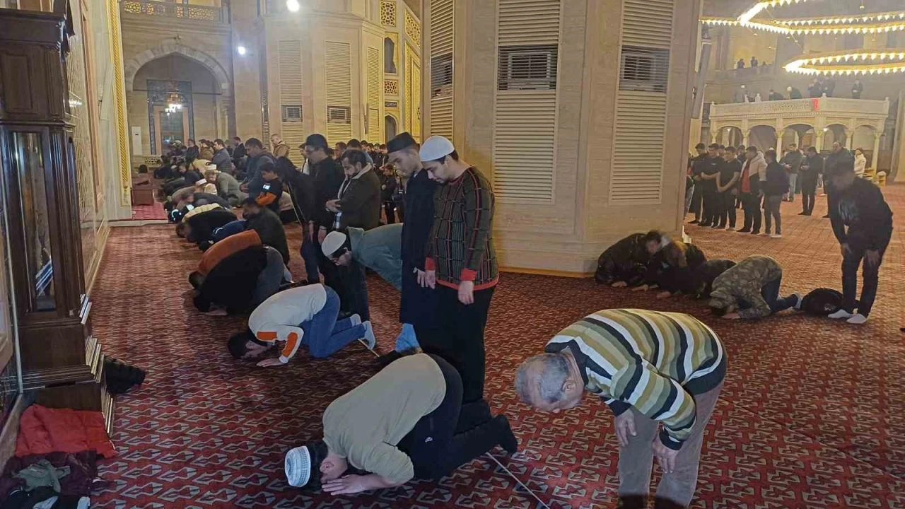 Adana’da ilk teravih namazı kılındı