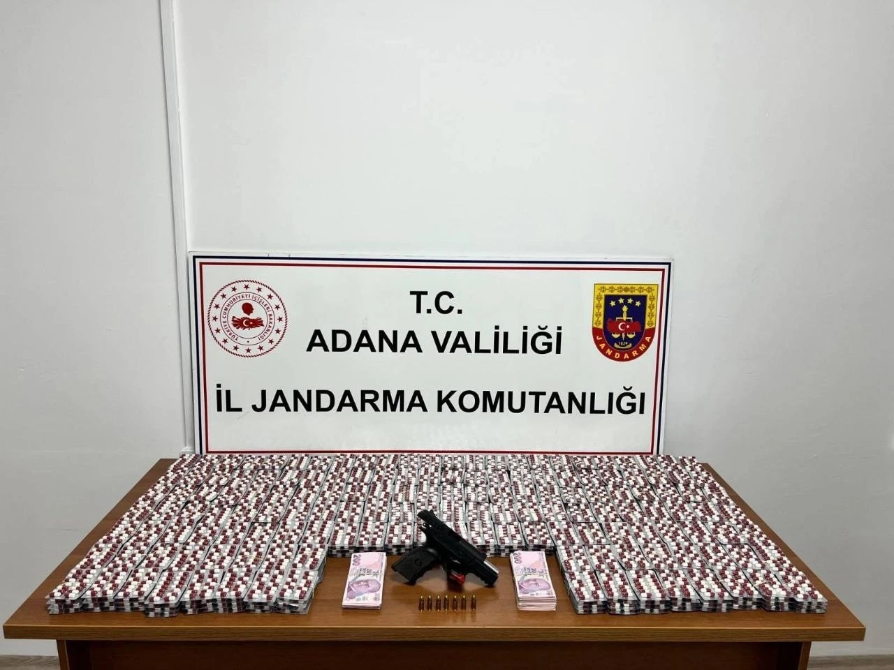 Adana’da jandarma 23 bin 876 uyuşturucu hap ele geçirdi
