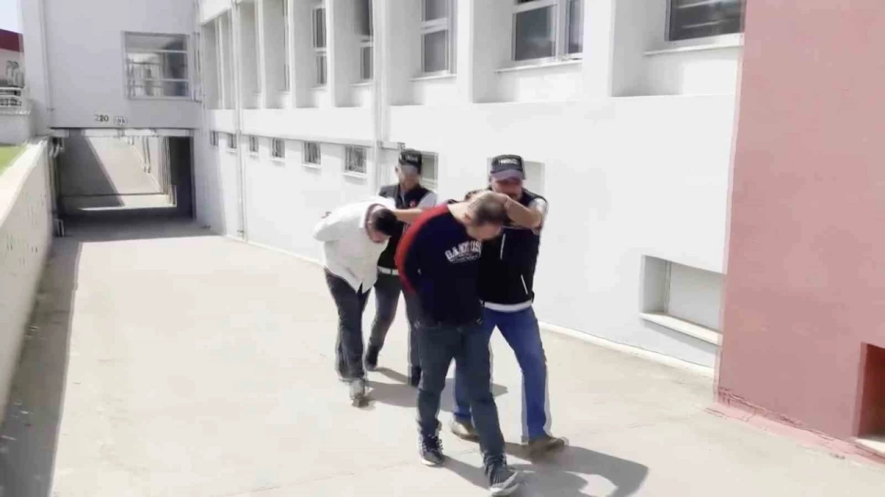 Adana’da kilolarca esrar, bonzai ve binlerce hap ele geçirildi: 55 tutuklama
