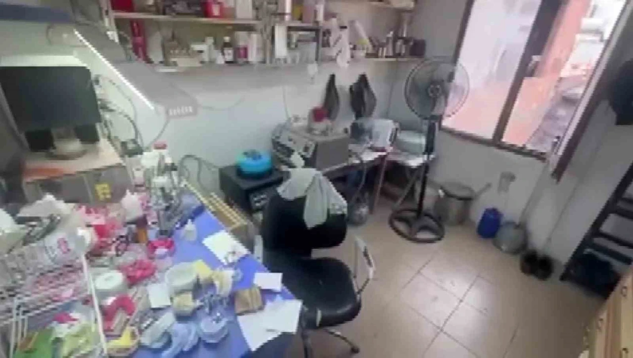 Adana’da merdiven altı diş kliniğine operasyon
