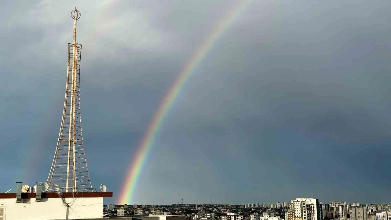 Adana’da yağmur sonrası gökkuşağı oluştu
