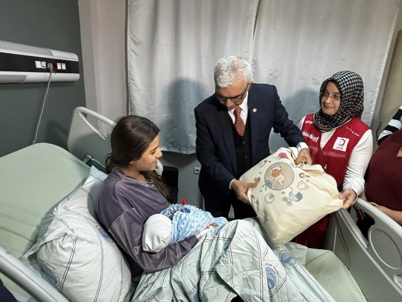 Adana&rsquo;da yeni yılın ilk bebeği &lsquo;Atlas&rsquo; oldu
