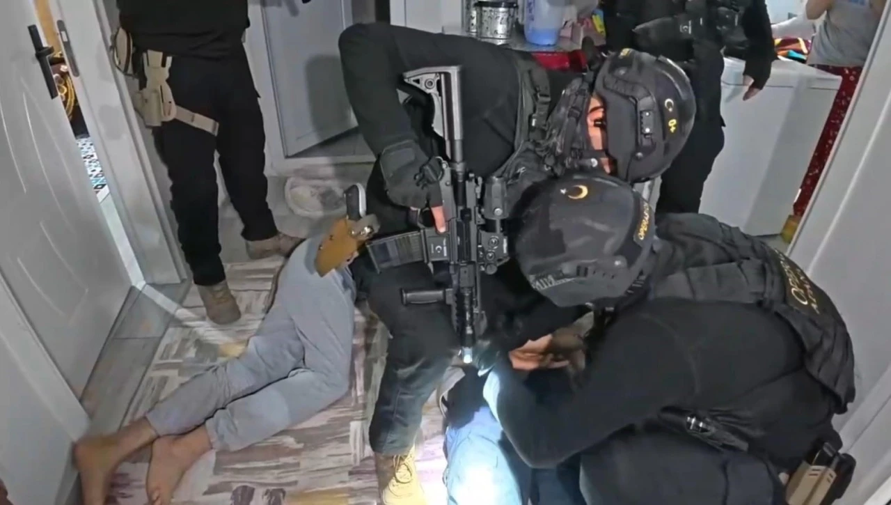 Adana’daki DEAŞ operasyonu: 6 şüpheli adli kontrol şartı ile bırakıldı
