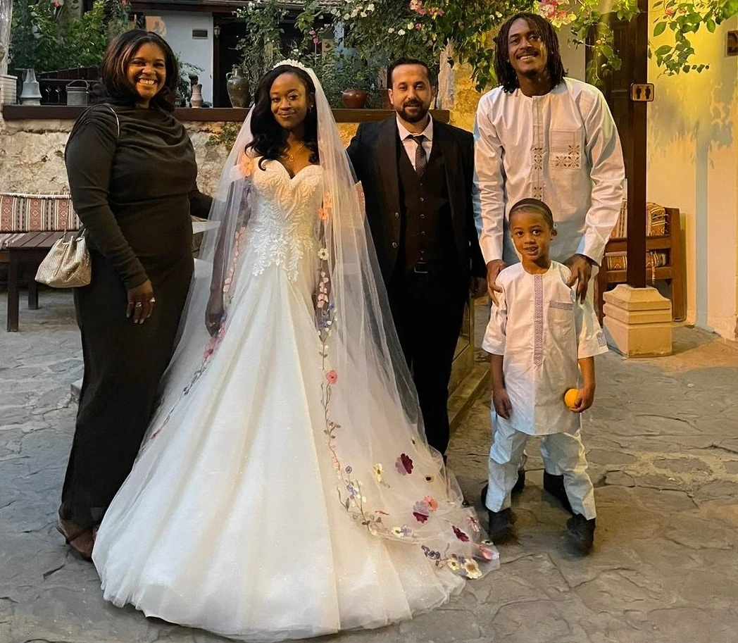 Adana’ya Afrikalı gelin: Düğün, Türk geleneklerine göre gerçekleştirildi renkli görüntüler ortaya çıktı
