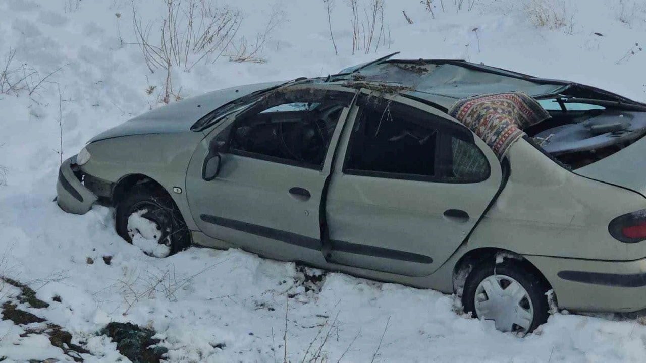 Adilcevaz&rsquo;da otomobil takla attı: 5 yaralı
