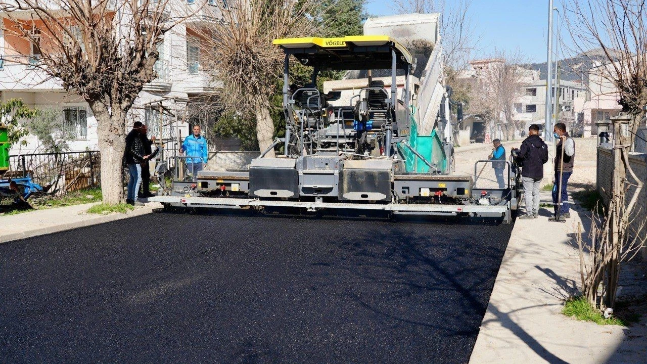 Adıyaman Belediyesi&rsquo;nden yoğun asfalt mesaisi
