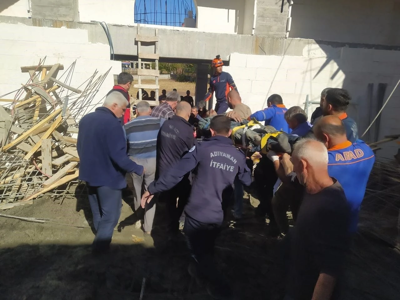 Adıyaman’da cami kubbesi çöktü: 5 yaralı