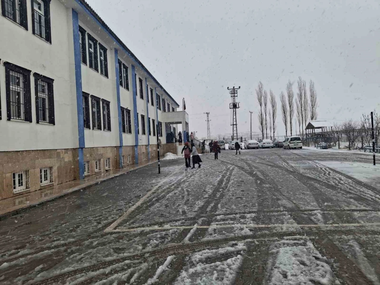 Adıyaman&rsquo;da iki il&ccedil;ede daha okullar tatil edildi
