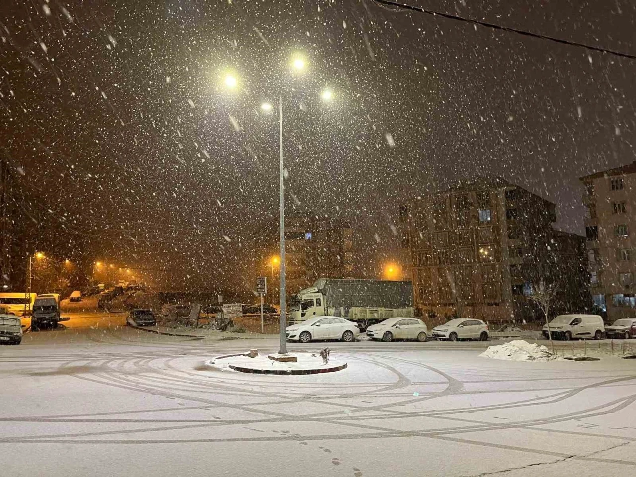 Adıyaman&rsquo;da kar yağışı etkisini artırdı
